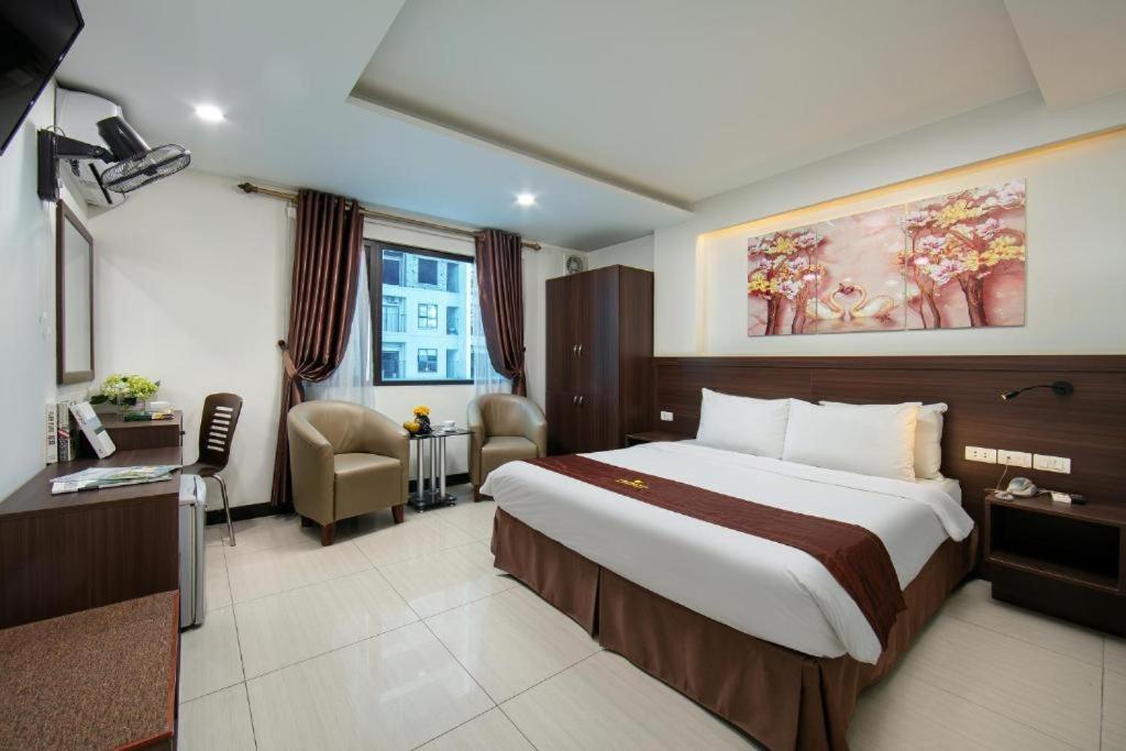 Quang Chung Hotel - 56 Le Van Thiem - By Bay Luxury Hanoj Exteriér fotografie